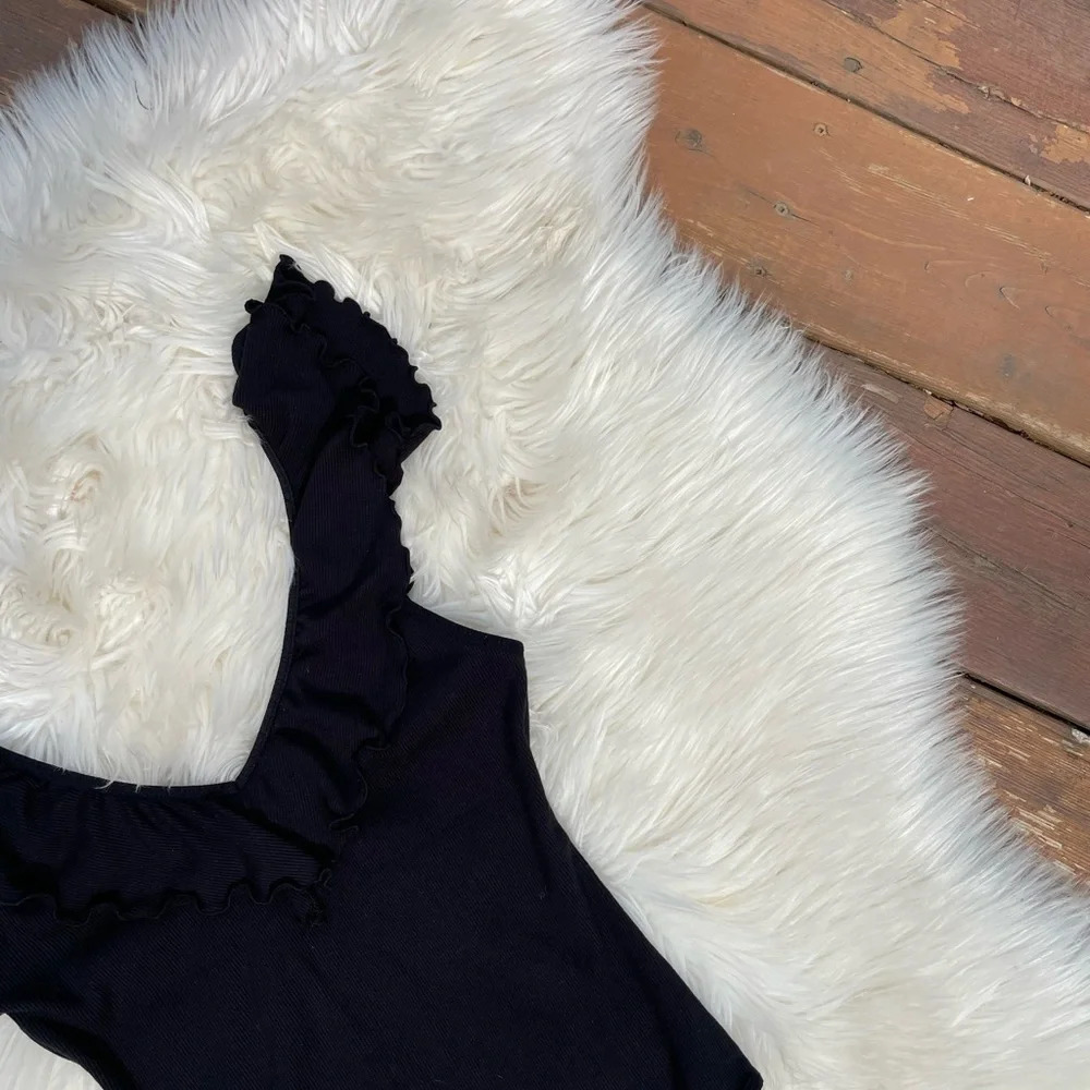 Wilfred Ribbed Ruffle Bodysuit - Picture 8 of 8